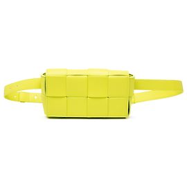 Bolsa de cinto mini em nappa intrecciato amarela Bottega Veneta