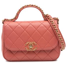 Borsa a mano Chanel in pelle di agnello trapuntata rosa con catena Infinity.