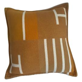 Hermès Avalon Vibration Cushion Wool Honey 50x50cm
