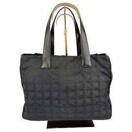Borsa a spalla Chanel in tela / pelle nera 285