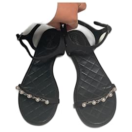 Sandales Chanel en tissu noir