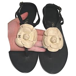 Sandali Chanel in pelle nera