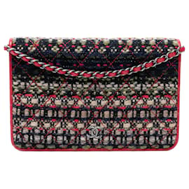 Cartera de tweed acolchado rojo CC de Chanel con cadena