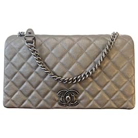 Bolsa de flap grande em couro de cabra matelado metálico cinza escuro Chanel City Rock