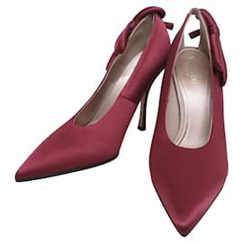 Satin-Pumps von Valentino Garavani für den Abend