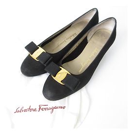 Salvatore Ferragamo Vara Bow Décolleté a Punta Tonda con Tacco Basso