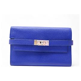 Hermès CARTERA HERMES KELLY PLEGABLE MEDIANA CUERO DE CABRA MYSORE AZUL
