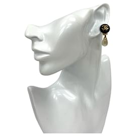 Orecchini in perla finta con motivo Coco Mark vintage di Chanel
