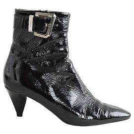 Prada Stivali in pelle verniciata nera con fibbie