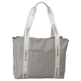 Borsa tote in nylon della linea Sport di Chanel