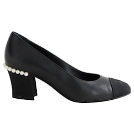 Chanel Pumps aus schwarzem Leder