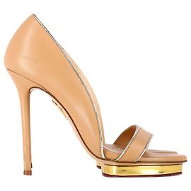 Sandali aperti Christine in pelle beige di Charlotte Olympia