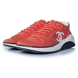 Chanel, sneakers basse in lycra rosa con logo CC 19P