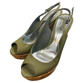 Gucci Wedge-Sandalen aus Lackleder