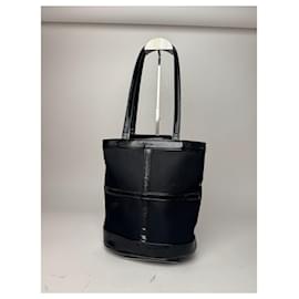 Borsa a secchiello in tela e pelle verniciata Yves Saint Laurent vintage nera