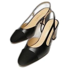 Sandali Chanel in pelle nera