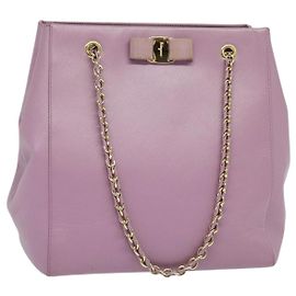 Bolsa Vara Bow Chain em couro médio da Salvatore Ferragamo