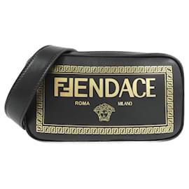 Borsa a spalla in pelle di vitello nera Fendi