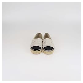 Chanel Espadrillas in tela bianco sporco/nero con punta cap toe CC