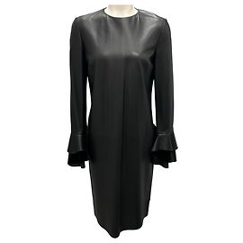 Ralph Lauren Collection Vestido de cuero de cordero negro con detalles de volantes de la colección Ralph Lauren con ribete de terciopelo