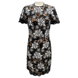 Schwarz / Optik Weiß rebrodierte Guipure-Kleid aus der Michael Kors Kollektion