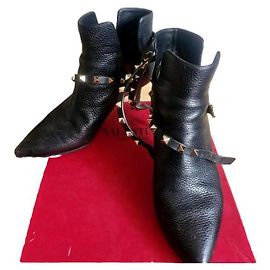 Stivaletti Valentino Garavani Rockstud in pelle nera