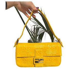 Fendi Baguette Handtasche aus gelbem Leder