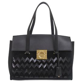 Borsa in pelle nera Gancini di Salvatore Ferragamo