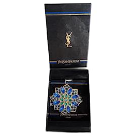 Broche Yves Saint Laurent métal doré cristaux bleus et verts