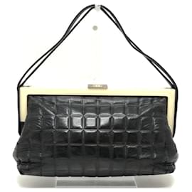 Borsa Chanel Chocolate Bar con il marchio Coco