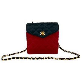 Borsa a spalla in satin matelassé vintage Chanel con logo Coco