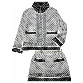 Conjunto de chaqueta y falda Chanel