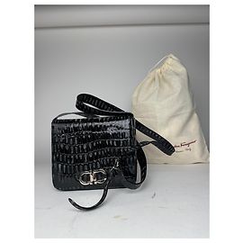 Vintage Salvatore Ferragamo Tasche aus lackiertem Leder mit Krokodilprägung in Schwarz