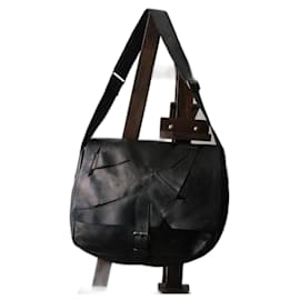 Borsa in pelle nera Prada con tracolla regolabile