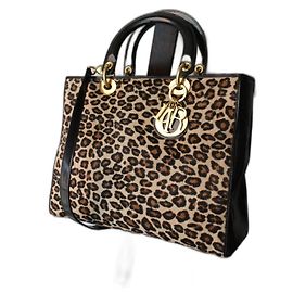 Borsa Lady Dior di Dior in pelle verniciata e pelliccia di leopardo sintetica