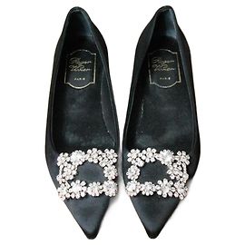 Ballerine modello Efflorescence di Roger Vivier in satin e pelle nera