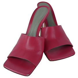 Mule con tacco rosa elasticizzato Bottega Veneta