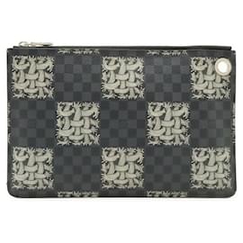 Clutch Pochette Jour PM Damier Graphite di Louis Vuitton