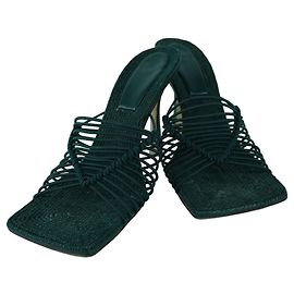 Mule elastiche in rafia oliva di Bottega Veneta
