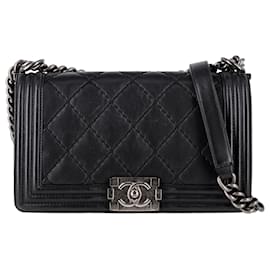 Borsa Boy in pelle nera trapuntata media con doppia cucitura di Chanel