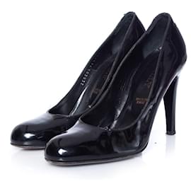 Lackleder-Pumps von Bally.