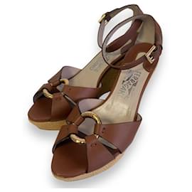 Sandali con zeppa in pelle Salvatore Ferragamo