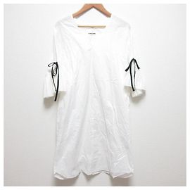 Autre Marque Muveil V-Ausschnitt Kleid mit Glockenärmeln