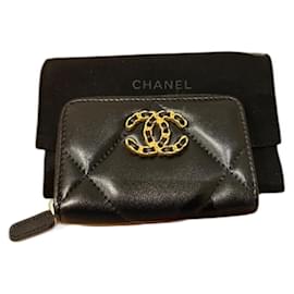 Portafoglio Chanel 19 in pelle di struzzo nera