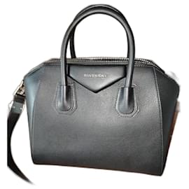 Borsa a mano Givenchy Antigona in pelle nera media