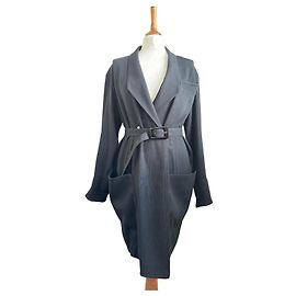 Schwarzes Kleid mit Gürtel von Thierry Mugler