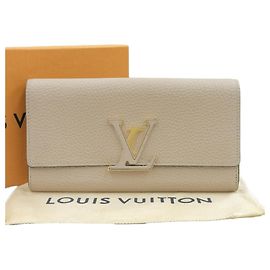 Louis Vuitton Capucines Lang Wallet