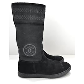 Mukluk-Stiefel mit shearling-Futter und CC-Logo von Chanel
