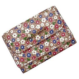 Cartera Miu Miu de tres pliegues en rosa