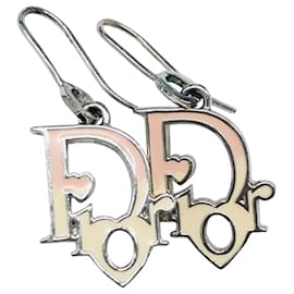 Ohrringe aus cremefarbenem Silber in Pastellrosa mit Christian Dior Monogramm-Logo